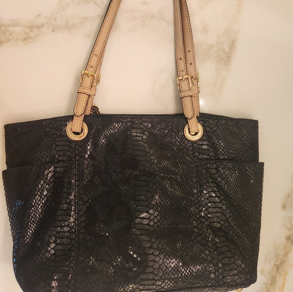 Michael Kors black Jet set tote - Picture 13 of 16